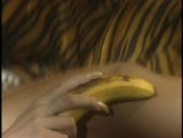 Mega mams mangle a banana